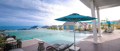 Skrivebord, skrivebord for bærbar PC og blendingsgardiner