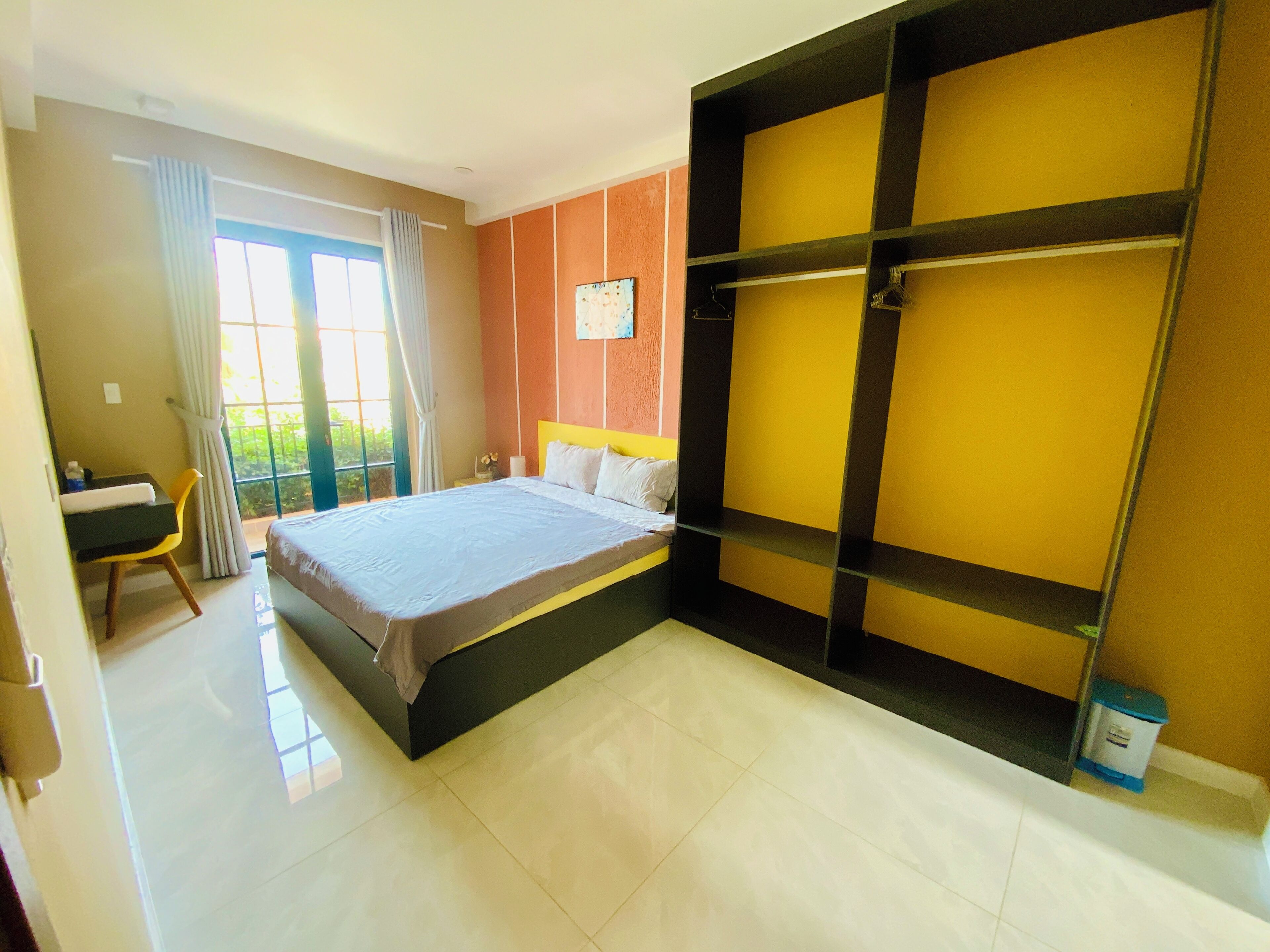 Family Studio Suite | Desk, free WiFi