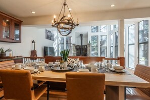 Dining - Townhome Close to Town with Loft Space and Fireplace! (Mammoth Lakes)
