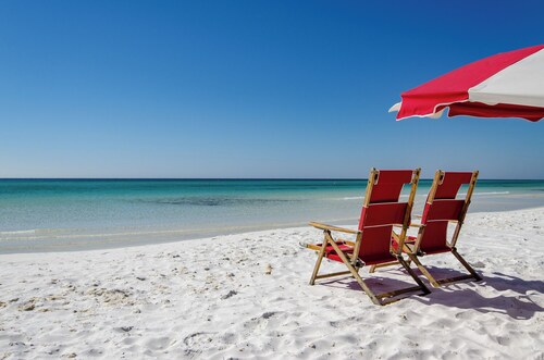 Mediterranea 2 BR Gulf Front, fitness, large pool, BEACH SERVICE, Grt Gulf View!