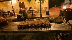 Outdoor dining - JUNGLE FARMS BY MAARK INN (Kanakapura)