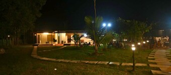 JUNGLE FARMS BY MAARK INN