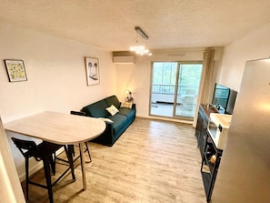 TV - Bright studio a few steps from the beach (Saint-Mandrier-sur-Mer)
