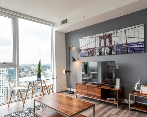 Stylished and Fully furnished 2BR in Toronto