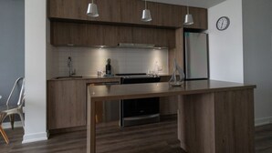 Coffee/tea maker, fridge, microwave, oven - Fully Furnished One Bedroom apartment in the heart of North York (North York)