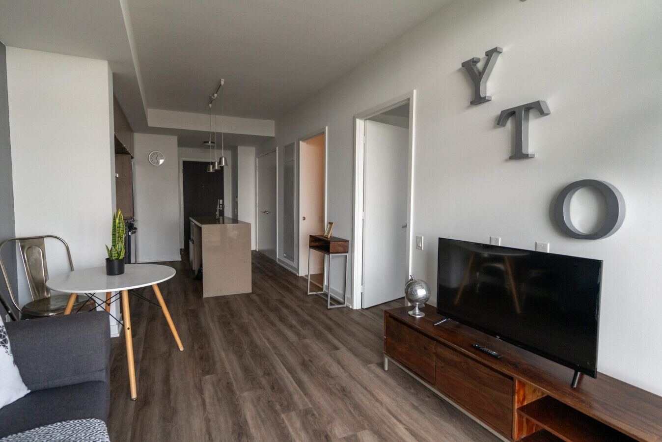 Fully Furnished One Bedroom Apartment In The Heart Of North York - Toronto