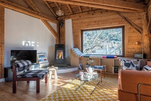 TV, fireplace - Spacious flat in the centre of Chamonix (Chamonix-Mont-Blanc)