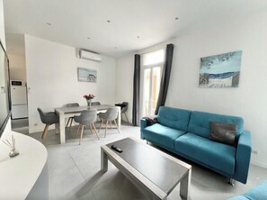 TV - Cannes: 38m² apartment with sea view (Cannes)