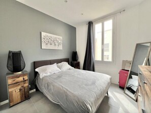 Iron/ironing board, WiFi - Cannes: 38m² apartment with sea view (Cannes)