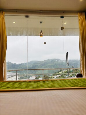 Desk, laptop workspace, free WiFi - Scotberry Villa (Kodaikanal)