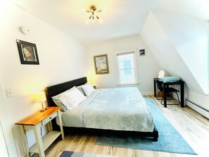 2 bedrooms, iron/ironing board, Internet, bed sheets - 2-bedroom next to Bowdoin in Brunswick with cool AC (Brunswick)
