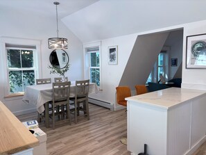 Dining - 2-bedroom next to Bowdoin in Brunswick with cool AC (Brunswick)