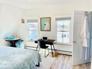 2 bedrooms, iron/ironing board, Internet, bed sheets - 2-bedroom next to Bowdoin in Brunswick with cool AC (Brunswick)