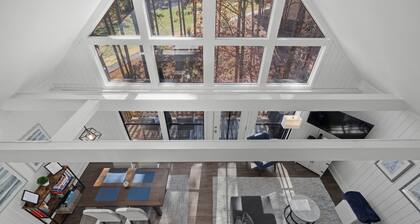 2-bedroom condo in Keowee Key: 3 pools, 2 restaurants, fitness center, golf