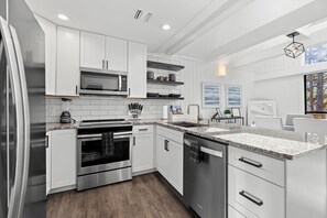 Microonde, forno, piano cottura, lavastoviglie