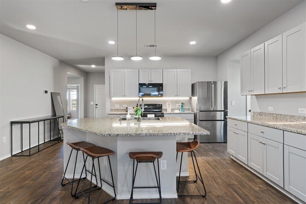 Microondas, horno, placa de cocina, lavavajillas