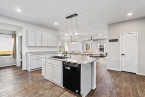 Interior - Modern, Spacious Home 4BR Near Airport & Tesla (Austin)