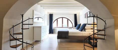 One-Bedroom Apartment, Via Rosales 1 | Iron/ironing board, free WiFi, bed sheets