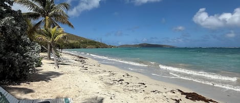 Beach nearby, sun loungers, beach towels