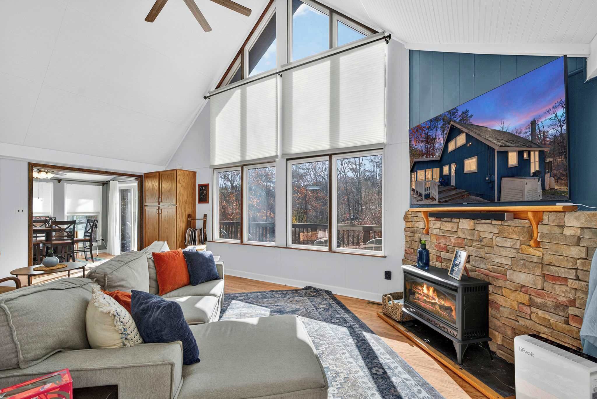 Télévision, cheminée