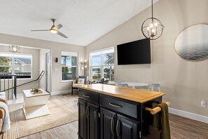 TV - 2BR Lagoon View | Sleeps 6 | Golf Cart + Pet Friendly (Panama City Beach)