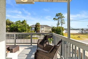 Terrace/patio - 2BR Lagoon View | Sleeps 6 | Golf Cart + Pet Friendly (Panama City Beach)