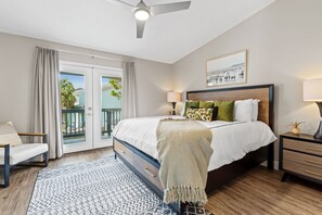 Free WiFi, bed sheets - 2BR Lagoon View | Sleeps 6 | Golf Cart + Pet Friendly (Panama City Beach)