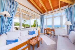 TV, fireplace, stereo - Country House 'Ses Figueres' with Sea View, Private Pool and Wi-Fi (Colonia de Sant Pere)