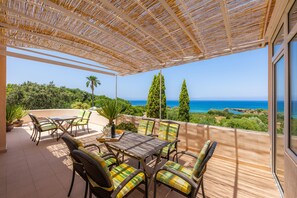 Outdoor dining - Country House 'Ses Figueres' with Sea View, Private Pool and Wi-Fi (Colonia de Sant Pere)