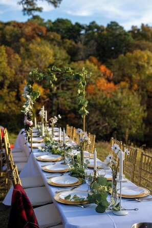 منطقة خارجية لإقامة الولائم والاحتفالات