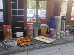 Petit déjeuner composé de spécialités régionales compris tous les jours