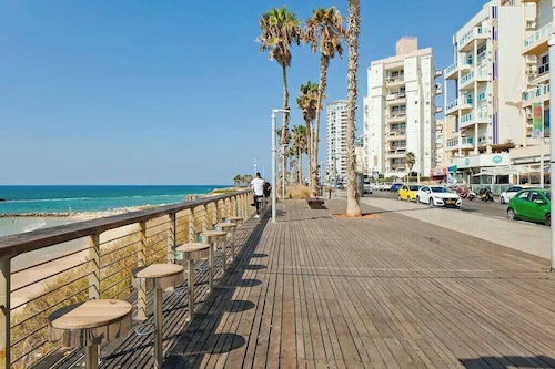 Beachside 3BR | Huge Patio| Mamad