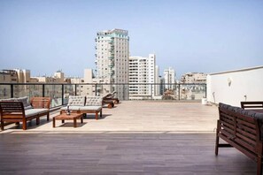 Terrace/patio - Beachside 3BR | Huge Patio| Mamad (Bat Yam)