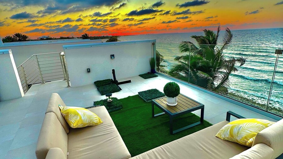 Oceanfront Rooftop Luxury 2b2b Residency Pool Beach in North Side, Grand Cayman