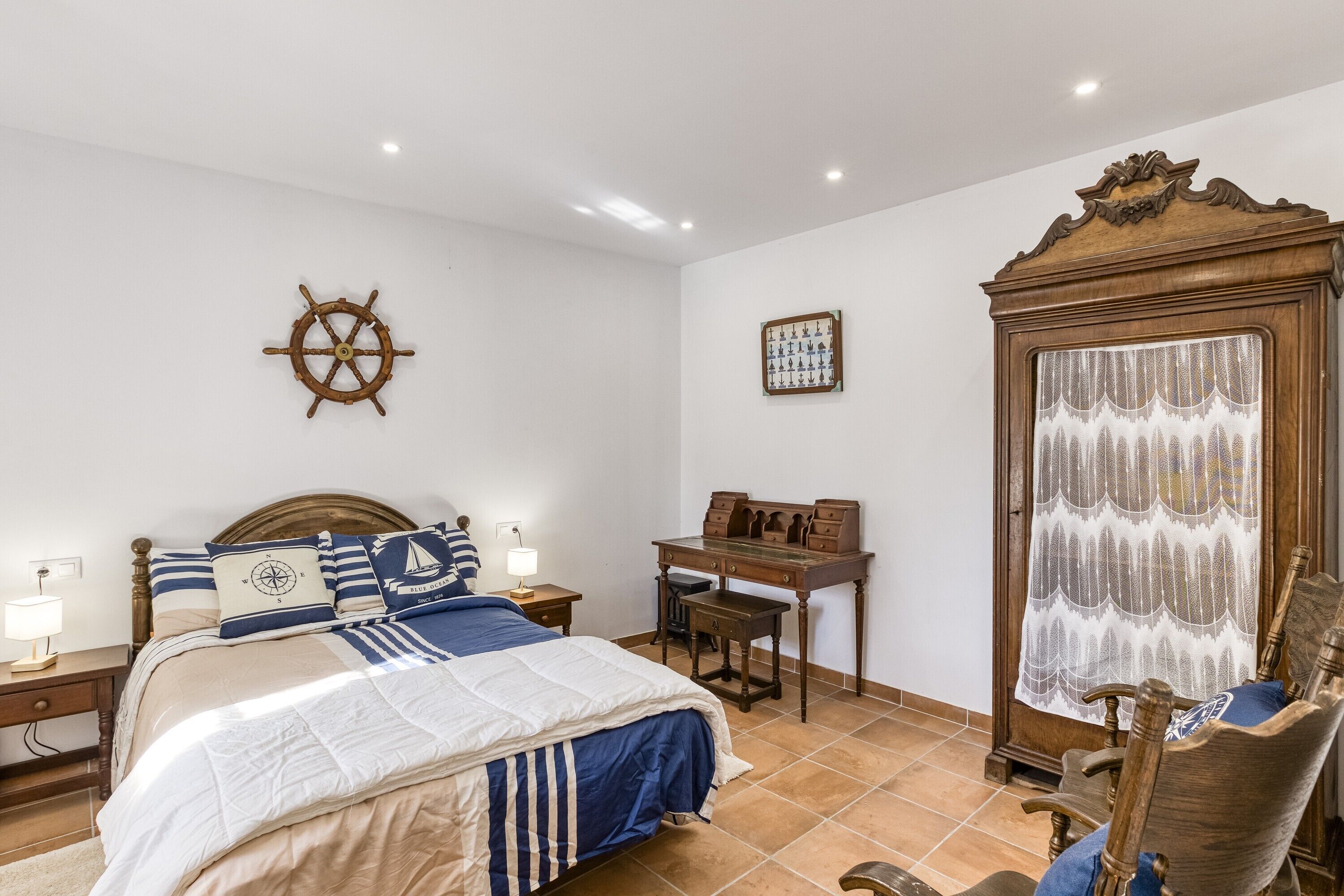 4 slaapkamers, een strijkplank/strijkijzer, wifi, beddengoed