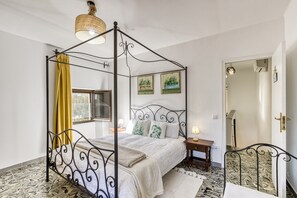 4 bedrooms, iron/ironing board, WiFi, bed sheets - El Figuerar: Between Sea and Mountains, with Pool and Garden in Palamós (Palamós)