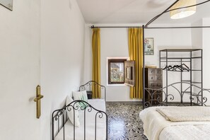 4 bedrooms, iron/ironing board, WiFi, bed sheets - El Figuerar: Between Sea and Mountains, with Pool and Garden in Palamós (Palamós)