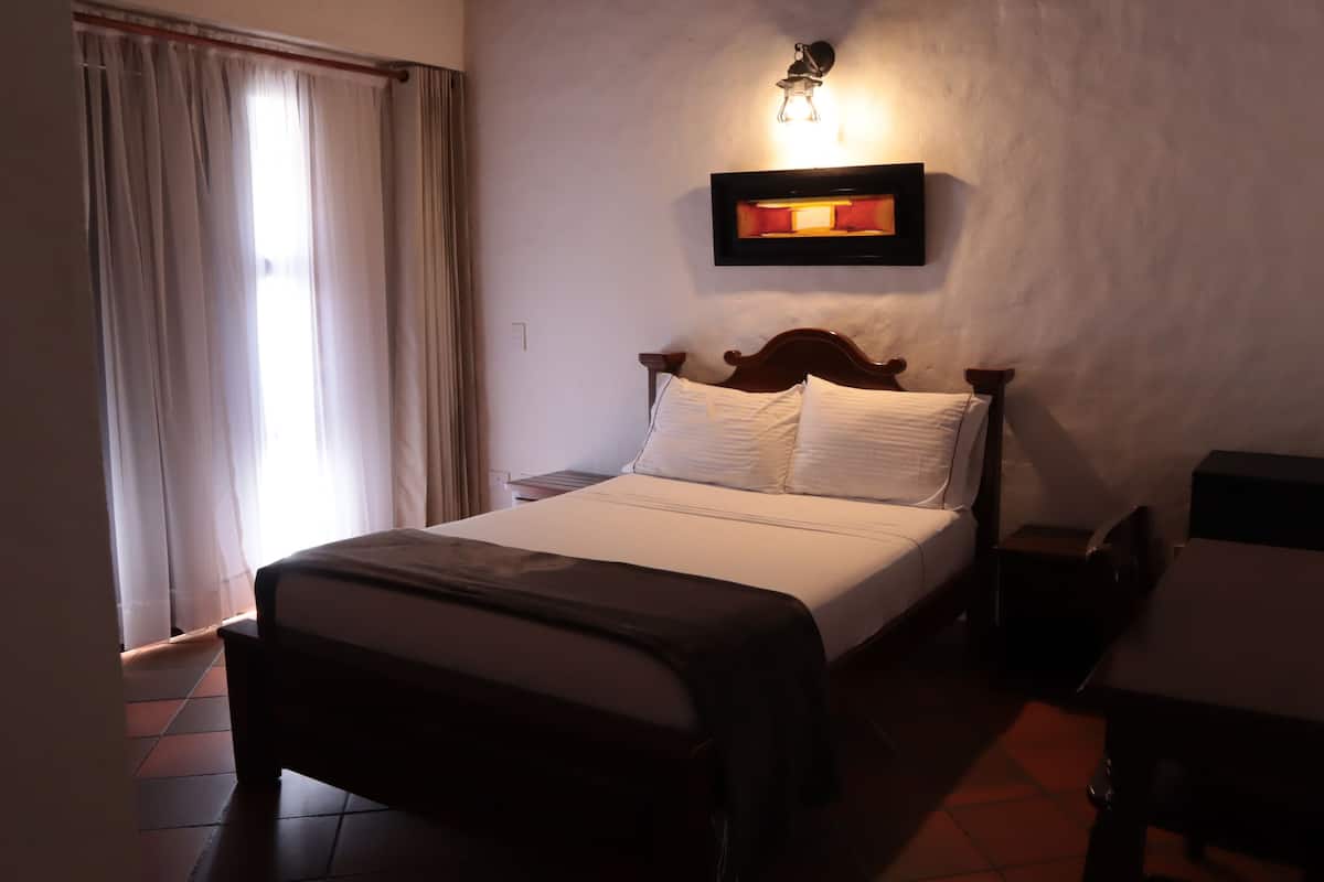 Quarto casal | Escrivaninha, Wi-Fi de cortesia