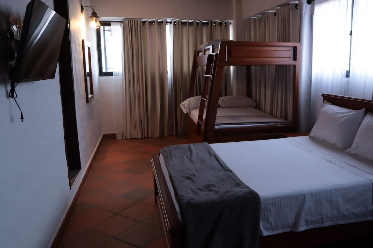 Quarto | Escrivaninha, Wi-Fi de cortesia