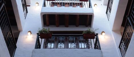 Studio, Courtyard View | Terrace/patio
