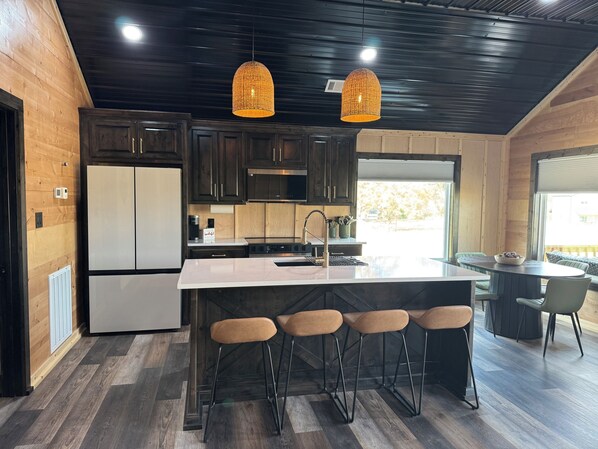 Fridge, microwave, oven, stovetop - The Grazing Lodge with HOT TUB -Farm Charm & Rural Tranquility (Pearcy)