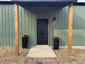 Exterior detail - The Grazing Lodge with HOT TUB -Farm Charm & Rural Tranquility (Pearcy)