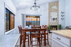 Dining - Pool House Near Rotary Park-Private Marina Access! (Bullhead City)