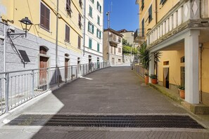 Property grounds - Apartment 'Casa Nemo - Riomaggiore, 5 Terre' with Balcony, Wi-Fi and Air Conditioning (Riomaggiore)