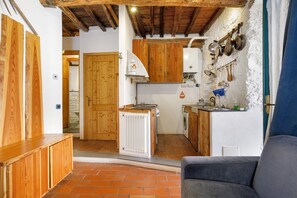 Interior - Apartment 'Casa Nemo - Riomaggiore, 5 Terre' with Balcony, Wi-Fi and Air Conditioning (Riomaggiore)