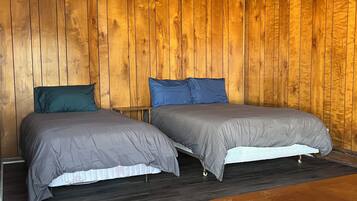 4 bedrooms, WiFi, bed sheets