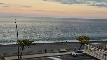Una spiaggia nelle vicinanze