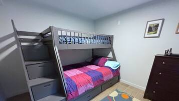 3 bedrooms, travel crib, free WiFi, bed sheets