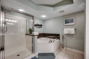 Shower, hair dryer, towels - 🚢Barefoot Resort Studio~Balcony & Waterway Views~Yacht Club Villas 2-102B🚢 (North Myrtle Beach)