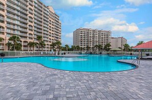 A heated pool - 🚢Barefoot Resort Studio~Balcony & Waterway Views~Yacht Club Villas 2-102B🚢 (North Myrtle Beach)